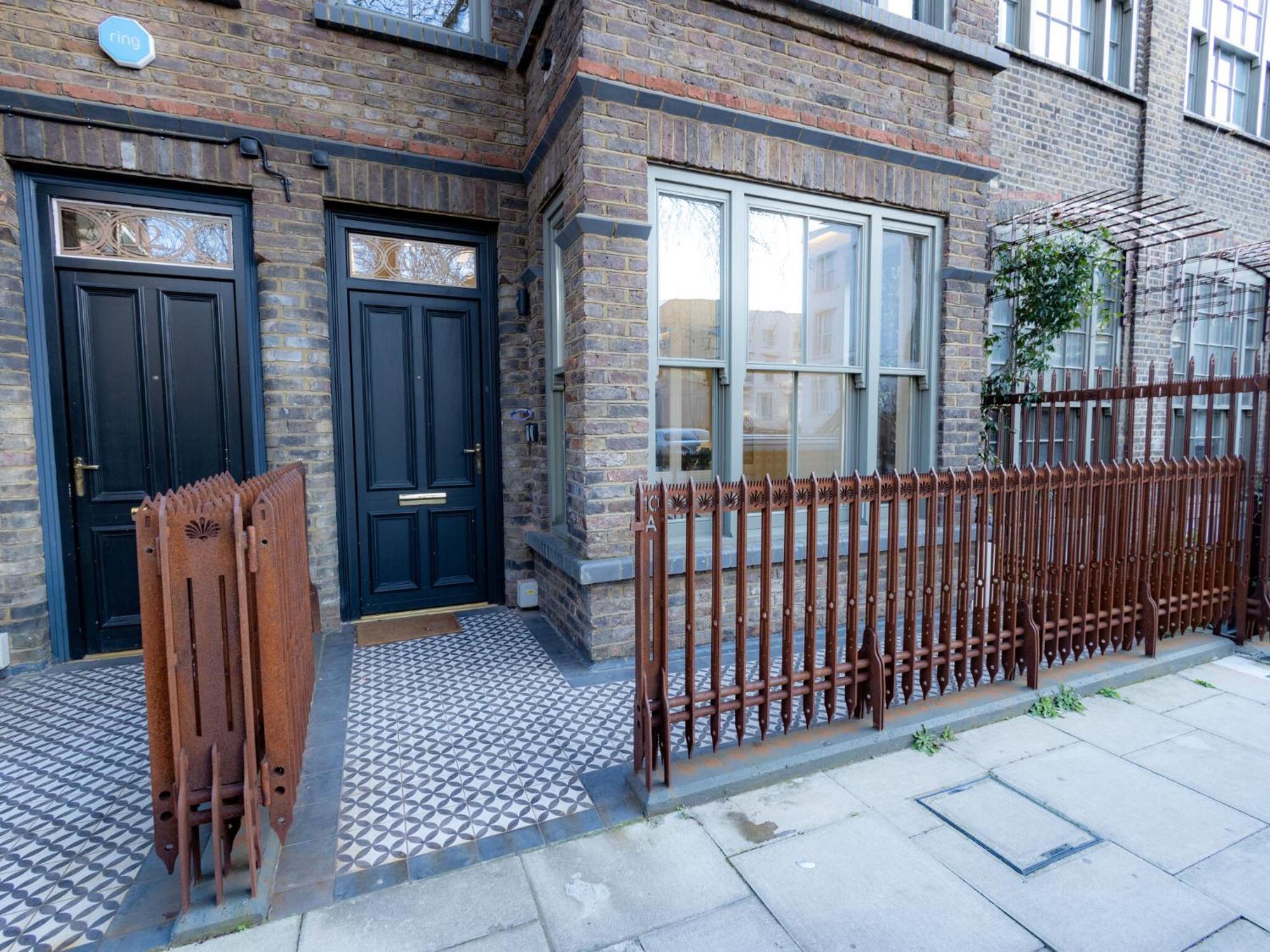 Modern Deluxe Five Bedroom House Near Chalk Farm Station By Belvilla Apartament